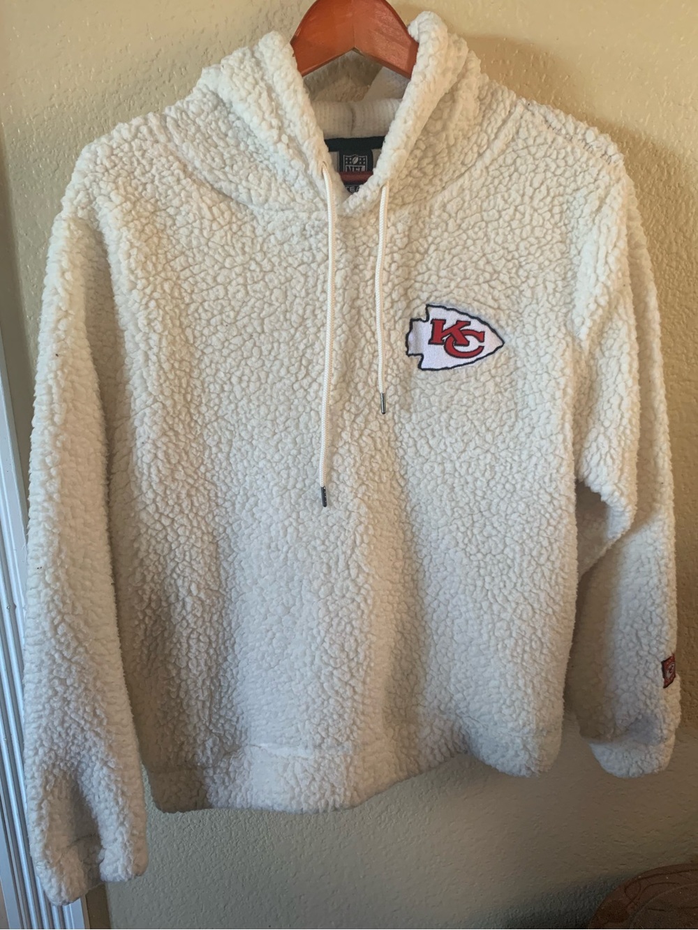 Kansas City Chiefs Sherpa Hoodie - Cream Women’s Pullover